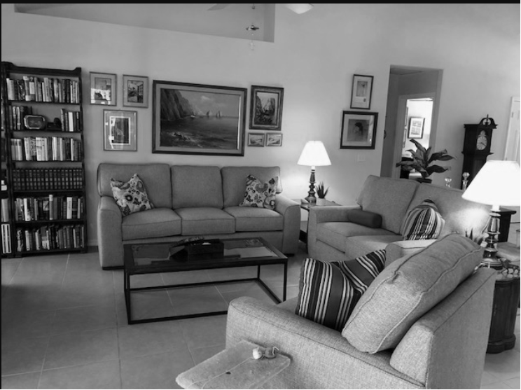 Living room ocupied staging
