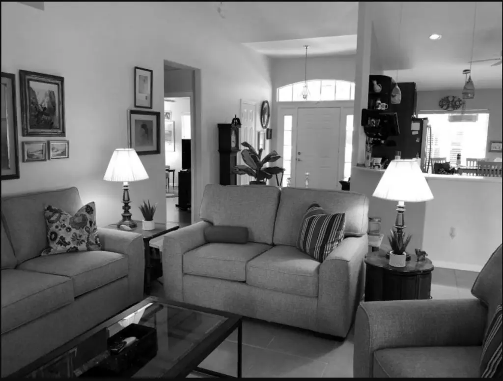 Living room ocupied staging